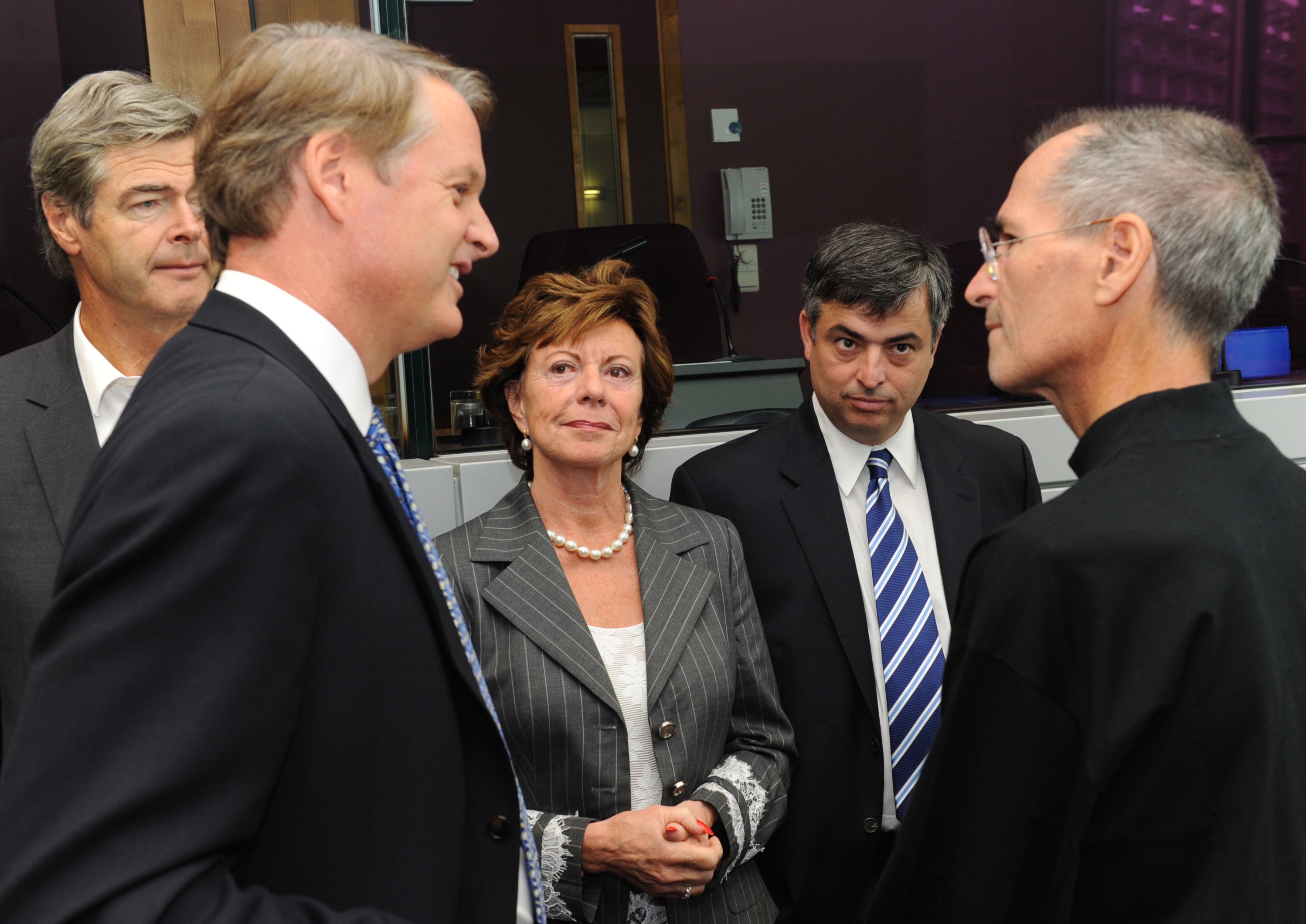 Eddy Cue (second to the right) and Steve Jobs (far right) at the European Commission, 17 Sep 2008