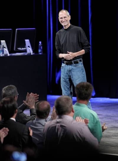 9 Sep 2009 - Steve Jobs smiles as the crowd cheers his return after his liver transplant