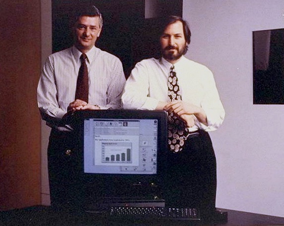 NeXT COO Peter van Cuylenburg poses with Steve Jobs and a NeXT Station, 1992