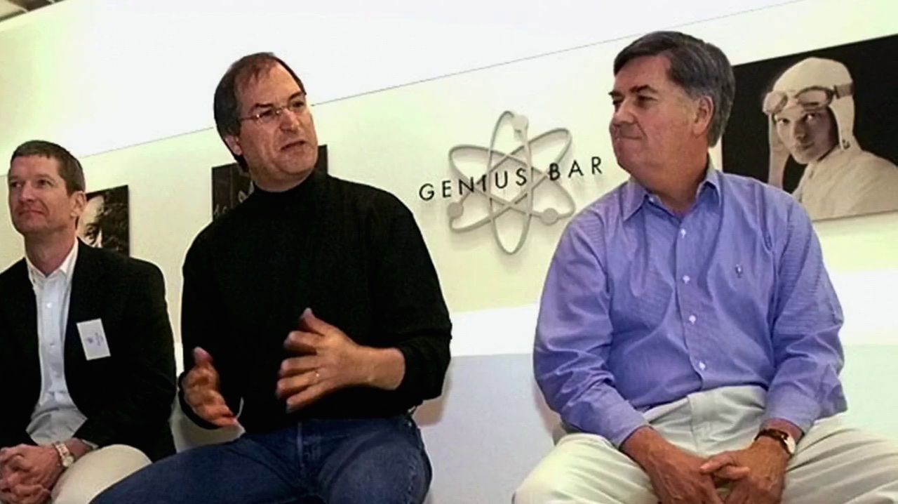 Apple Retail Store introduction. Tim Cook (COO, left), Steve Jobs, Fred Anderson (CFO, right), 15 May 2001