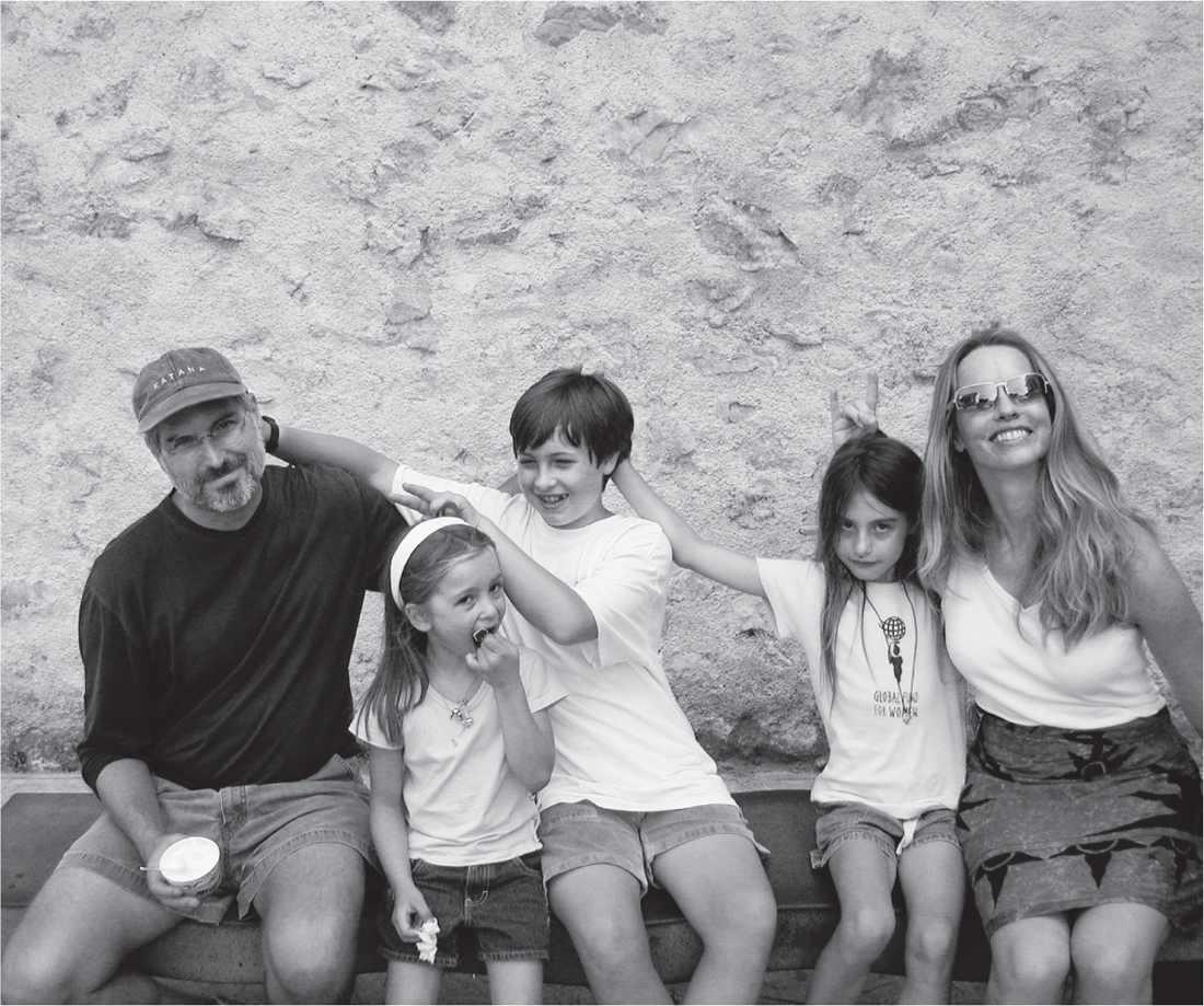 Steve Jobs with his wife Laurene and their children Eve, Reed and Erin, 2003