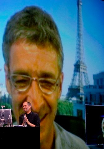 Steve Jobs has an iChat conversation with Jean-Marie Hullot, 23 Jun 2003
