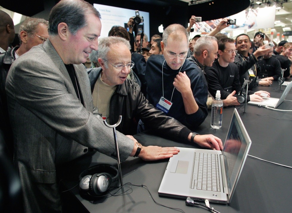Steve Jobs demoing the MacBook Pro to Intel ex-CEO Andy Grove, 10 Jan 2006