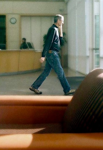 Steve Jobs sight in the Apple campus lobby, 2008